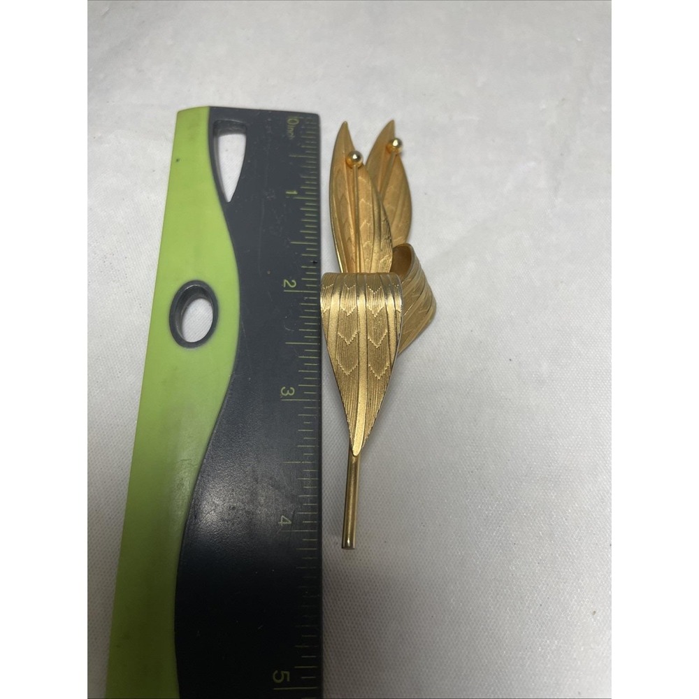 Vintage 1960's 4" Textured & Polished Gold Tone Metal Elegant Leaf Brooch Pin - Picture 5 of 5